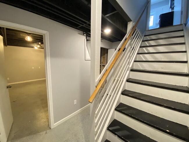 Building Photo - 1540 5th Ave SW