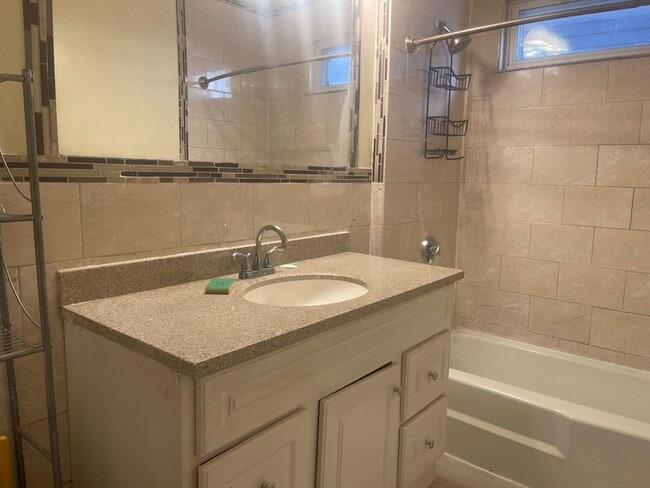 Building Photo - 6 Bailey St