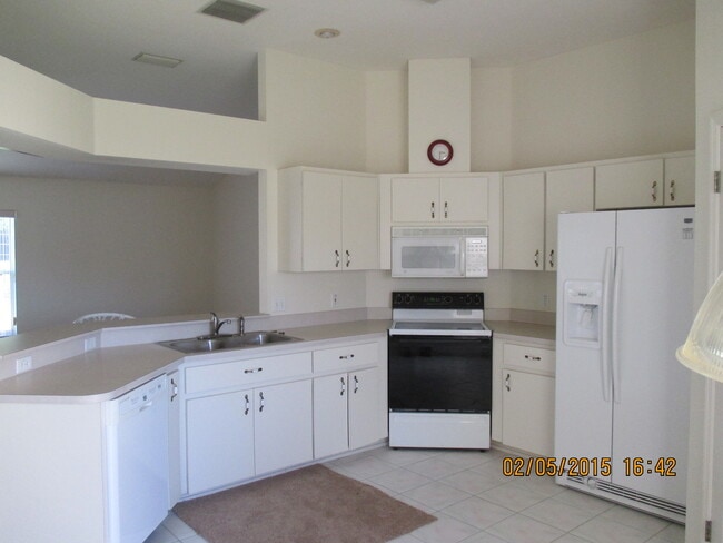 Building Photo - Lovely Oakwood Village Home