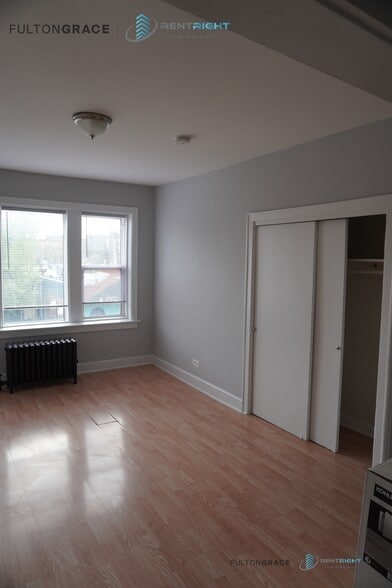 Building Photo - 3244 N Pulaski Rd