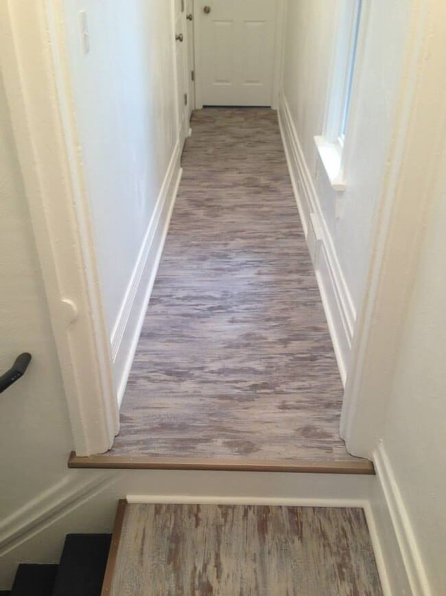 Building Photo - Stunning Renovation - South Side Flats