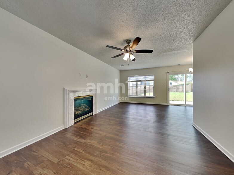 Building Photo - 7026 Blithe Low Pl