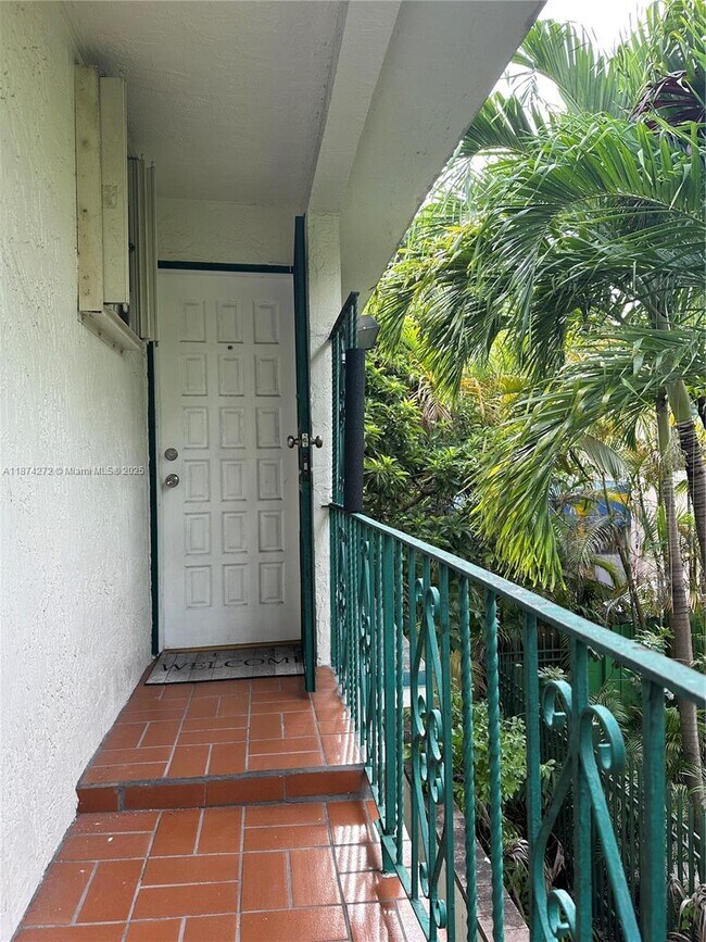 Building Photo - 1321 SW 14th Ave