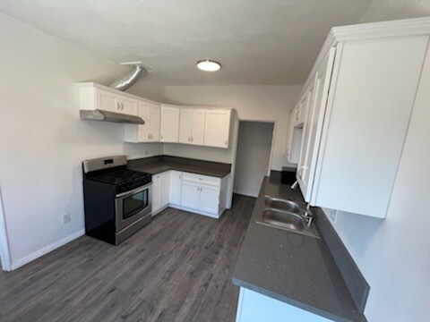 Primary Photo - 6090 Saturn St