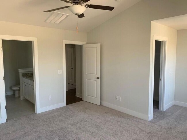 Building Photo - 1053 Rosa Green Rd