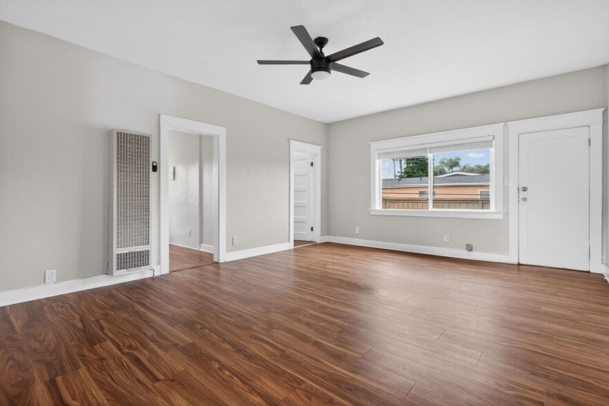 Building Photo - 905 Cherry Ave