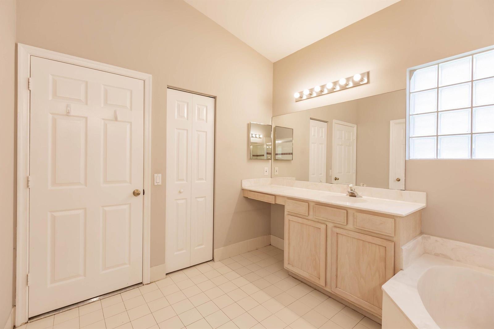 Building Photo - 6304 Harbour Club Dr