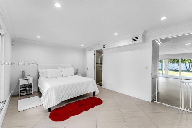 Building Photo - 4301 SW 85th Ave