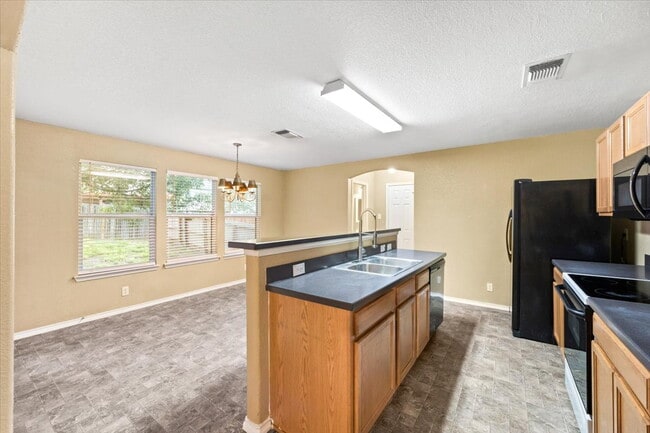 Building Photo - Spacious 4 Bedroom Home in Prime Medical Center Location