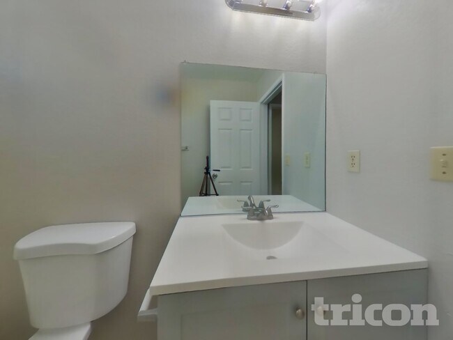 Building Photo - 601 Jeelu Way