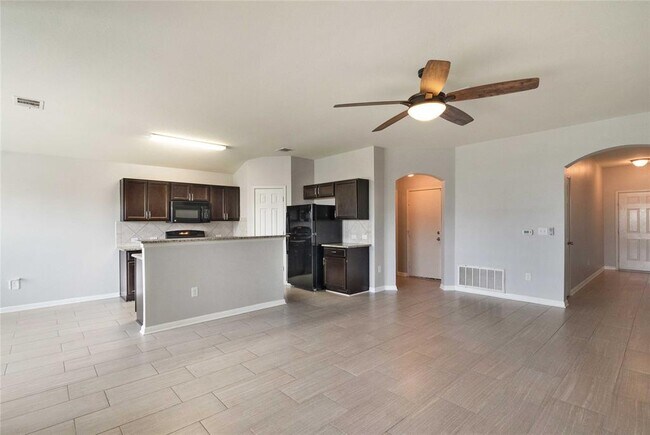 Building Photo - 314 Foxglove Dr
