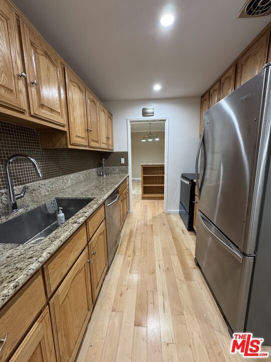 Building Photo - 8550 Holloway Dr