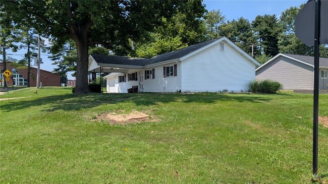 Building Photo - 303 Eggering Dr