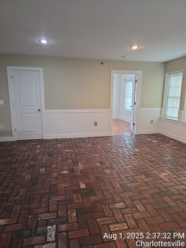 Building Photo - 419 17th St NW