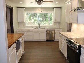 Building Photo - 5410 Inverness Pl