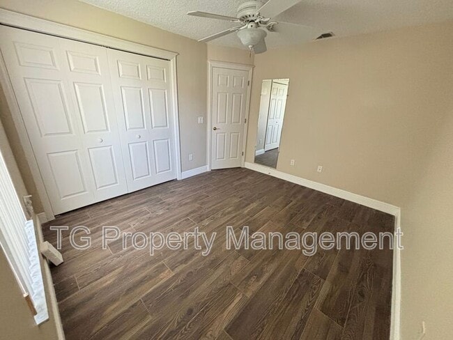 Building Photo - 20 Clarendon Ct N