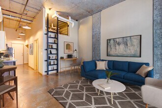 Building Photo - 708 Uptown