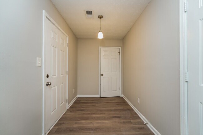 Building Photo - 2130 Grayfield Dr