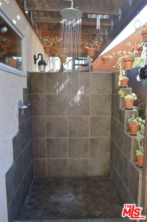 Building Photo - 1203 S Rimpau Blvd