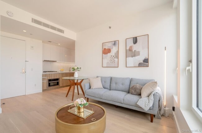 Building Photo - 136-18 Maple Ave