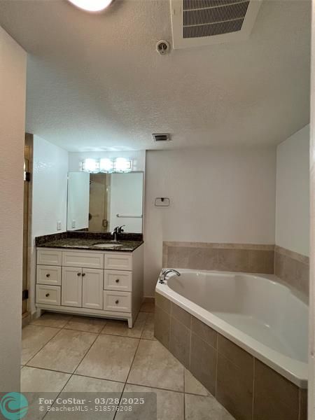 Building Photo - 1830 Radius Dr