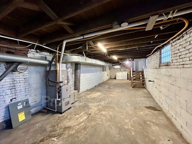 Building Photo - 2960 N Park Ave