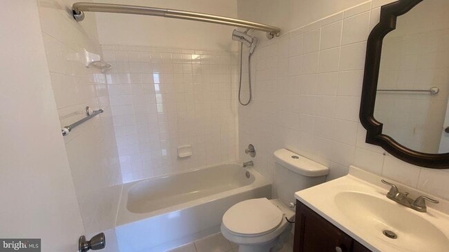Building Photo - 18214 Gravinia Cir