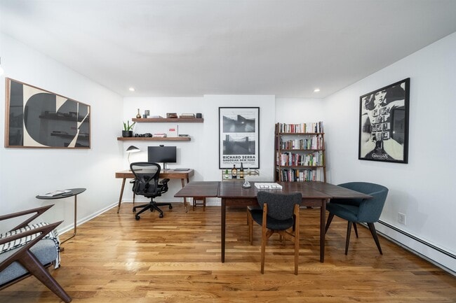 Building Photo - 331 Varick St