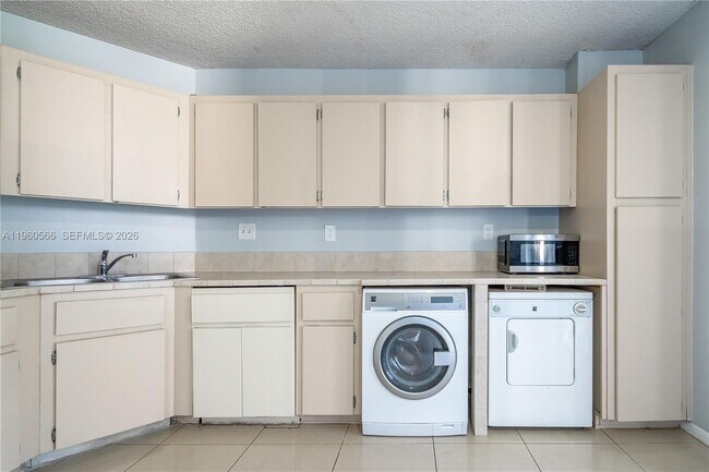 Building Photo - 6795 SW 132nd Ave