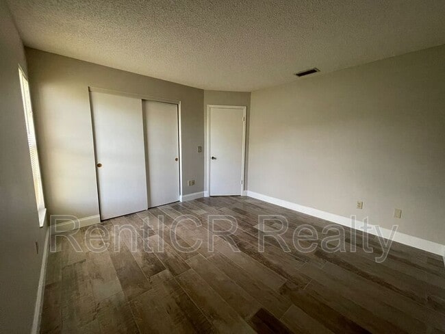 Building Photo - 1118 Greenlea Dr