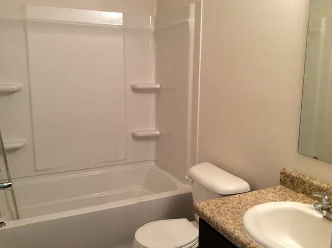 Building Photo - Columbus IN - 3 br with loft