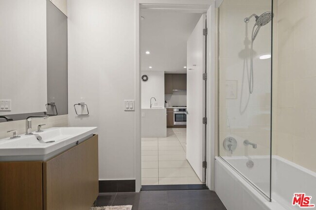 Building Photo - 889 Francisco St