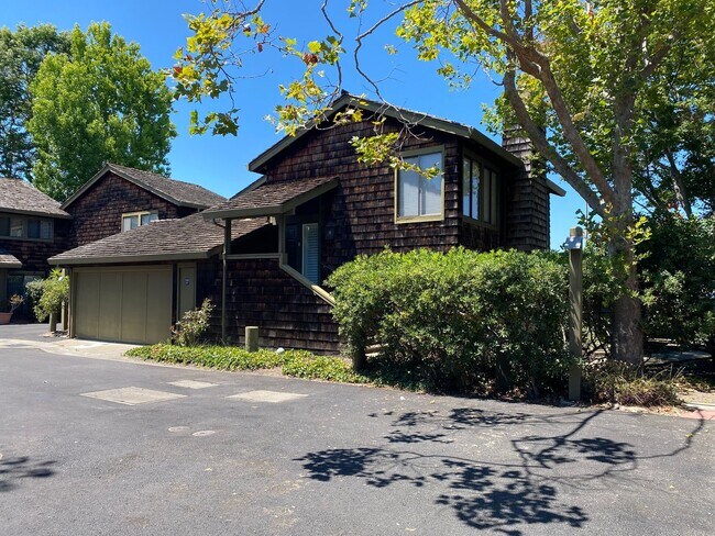 Building Photo - 2750 Sea View Pkwy