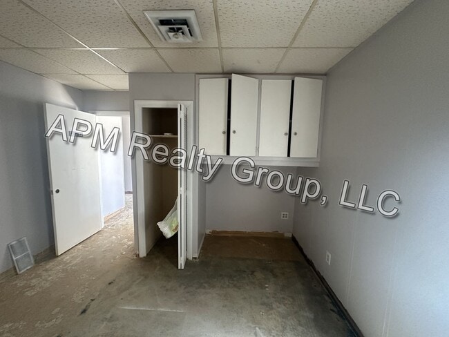 Building Photo - Commercial Space available! Six months FRE...