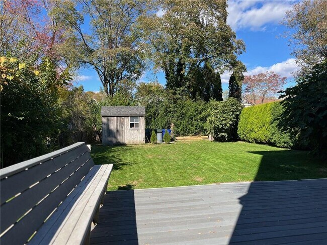 Building Photo - 65 Burton St