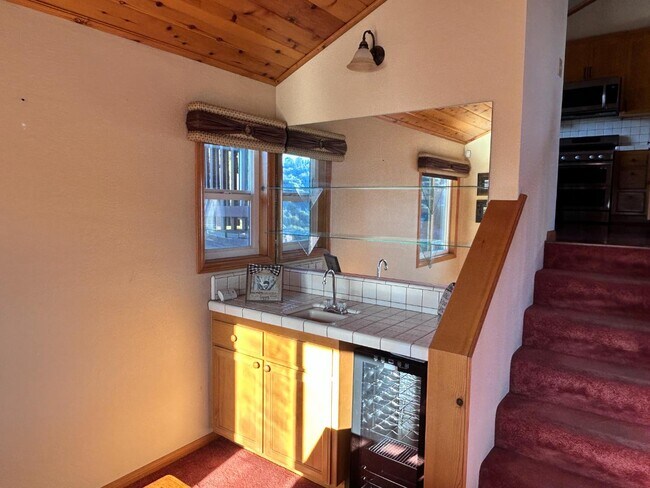 Building Photo - 262 Delle Dr