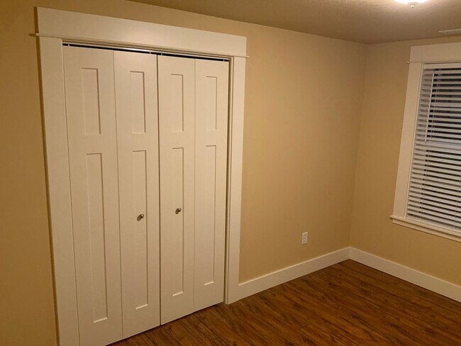 Building Photo - A Must See! 4 Bedroom House in North Eugene
