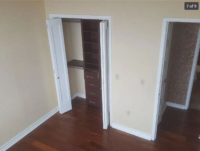 Building Photo - Down Town luxury condo is in a newly renov...