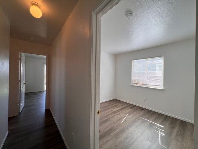 Building Photo - Cute Home in Donner Trail Estates.