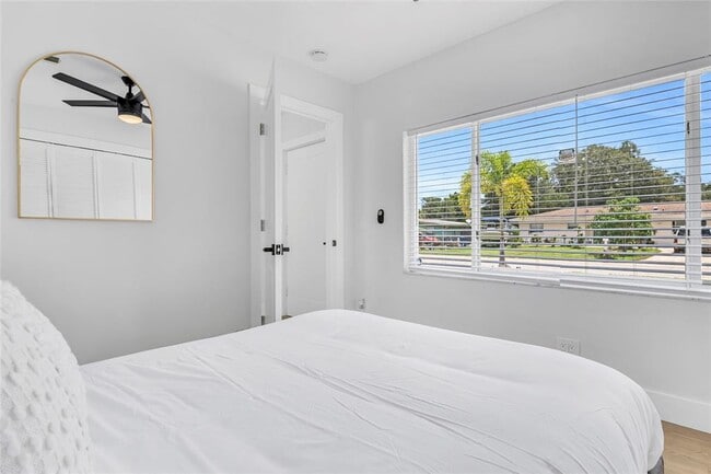 Building Photo - 1921 Fern Ave