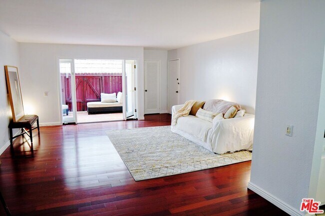 Building Photo - 2418 Graham Ave