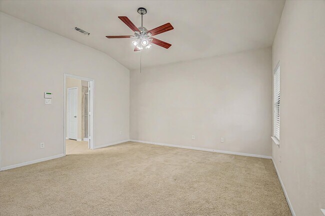 Building Photo - 623 W Newport Bend
