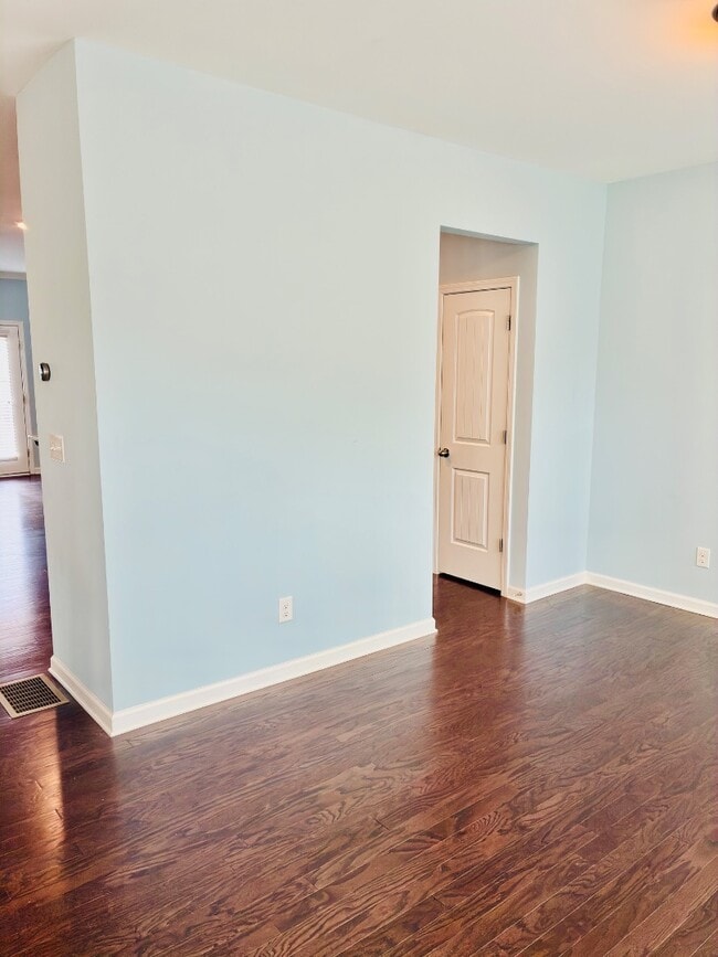 Building Photo - 901 Fawn Way