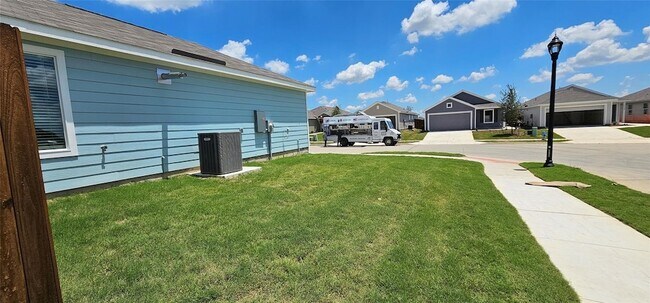 Building Photo - 9205 Grackle Pl