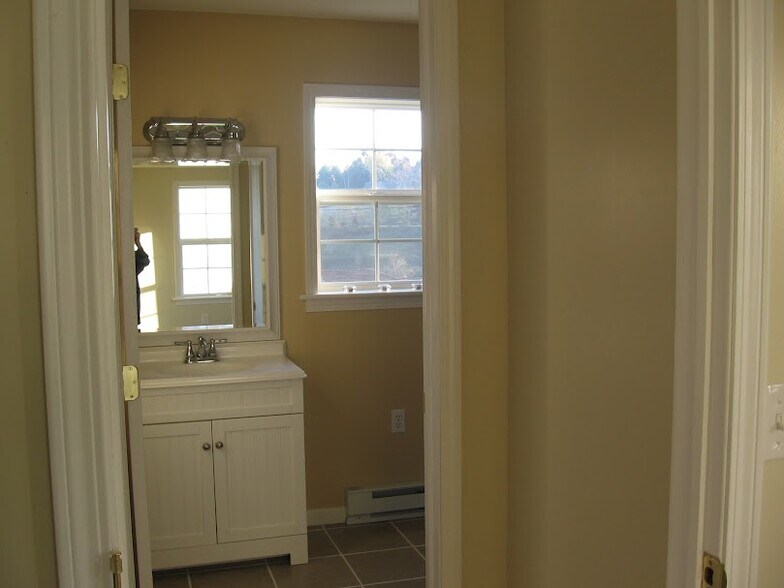 Building Photo - 946 Buena Vista Boulevard