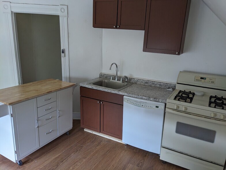 Building Photo - 2317 Harriet Avenue
