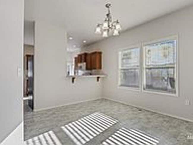 Building Photo - 3 bedroom 2 Bathroom home