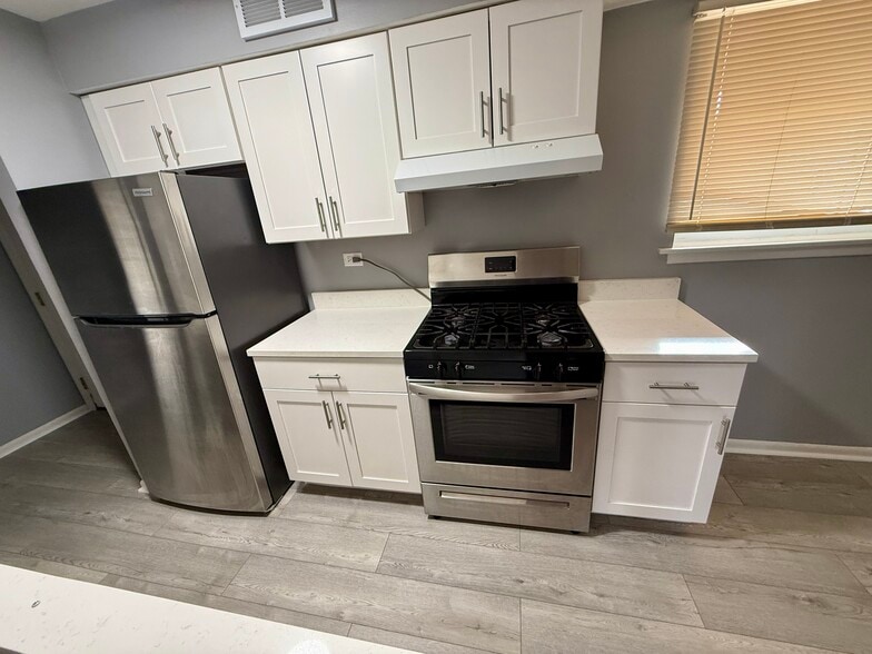 Building Photo - 1505 S Canford Cliffs Dr