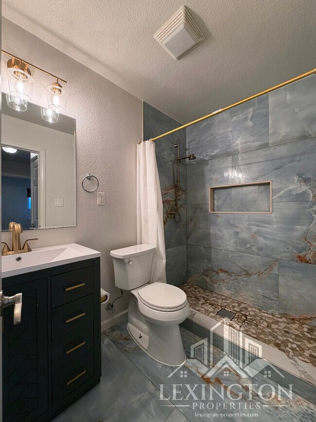 Building Photo - Stunning, 2BD/1BA, Condo home in The Villaggio Community, near Madison Ave. and American River Co...
