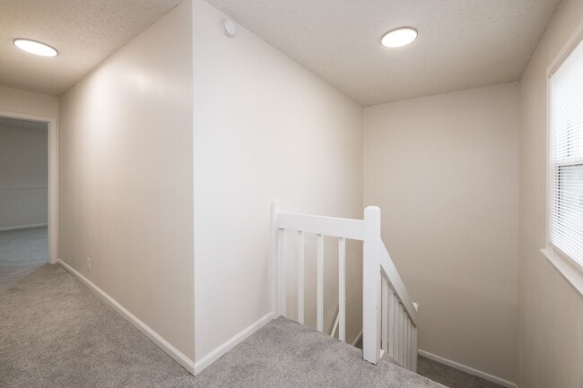 Building Photo - Newly Renovated 3 Bedrooms 2.5 Bathroom Home